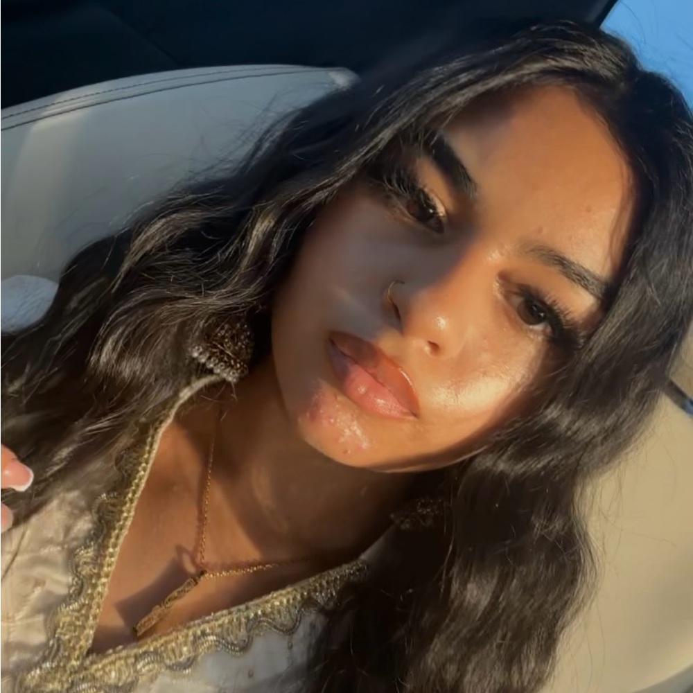 Meet your Posher, Anum